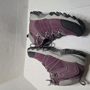 Clarks Purple and Gray Athletic Shoes with Durable Design